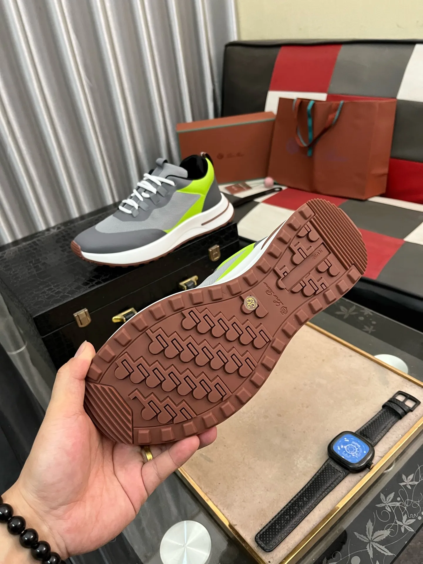 Men's men's shoes💰560⌚️⌚️LoroPiana/Noyo Piana WeekendWalk men's new thick-soled sports shoes, LP lace-up casual shoes that are as comfortable as clouds! The upper is made of cowhide leather, highlighting the sporty style. The lightweight sole adds a touch of modernity to the shoe. Counter original box packaging with dust bag!  Size: 38-449️⃣Colors available